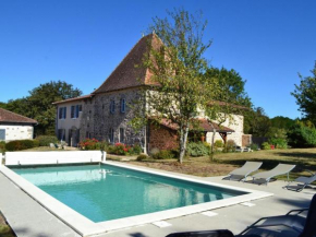 Gîte spacieux avec piscine privative, grand jardin et équipements bébé en Charente Limousine - FR-1-653-67